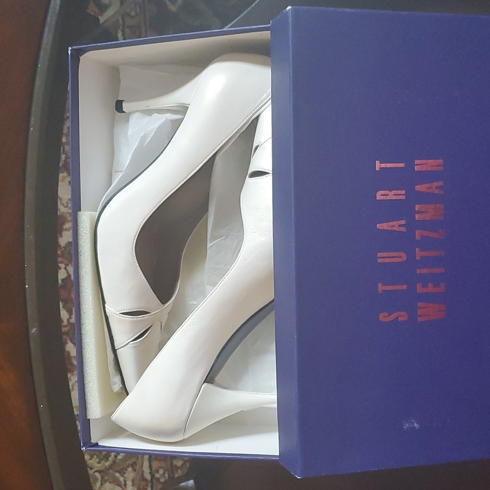 Brand New Stuart Weitzman pearl pumps. Size 8 1/2